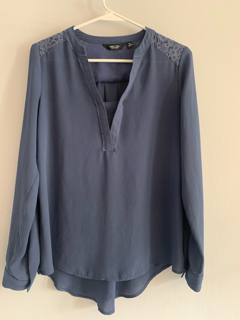 SIMPLY VERA VERA WANG Blue Lace-Shoulder V-Neck Blouse